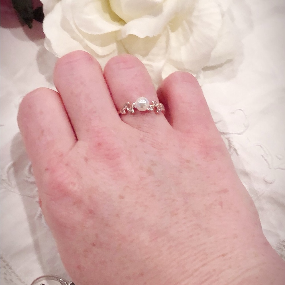 5/$75 Pearl & Rose Gold Fashion Ring - Picture 5 of 6